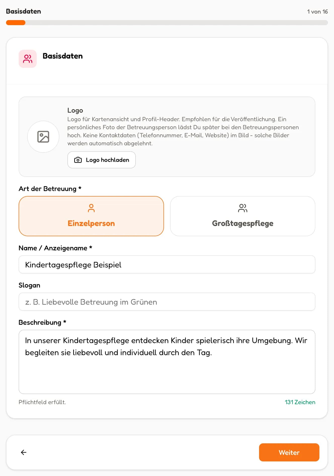 Schritt Basisdaten mit Logo, Art der Betreuung, Name, Slogan und Beschreibung (in voller Größe öffnen)